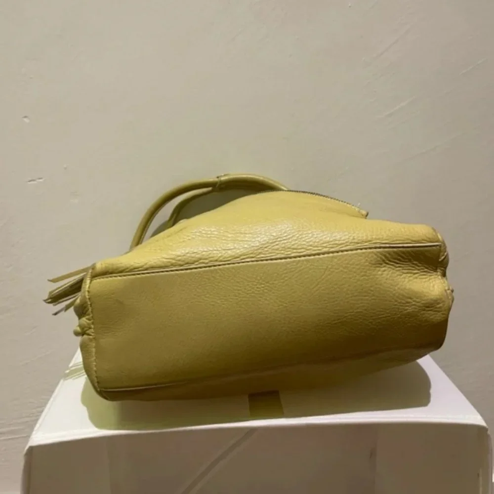 Savatore Ferragamo purse - Picture 2 of 5